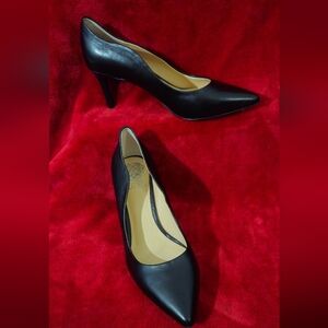 Vince Camuto Black Leather Pumps with Scallop Design - Size 9M
